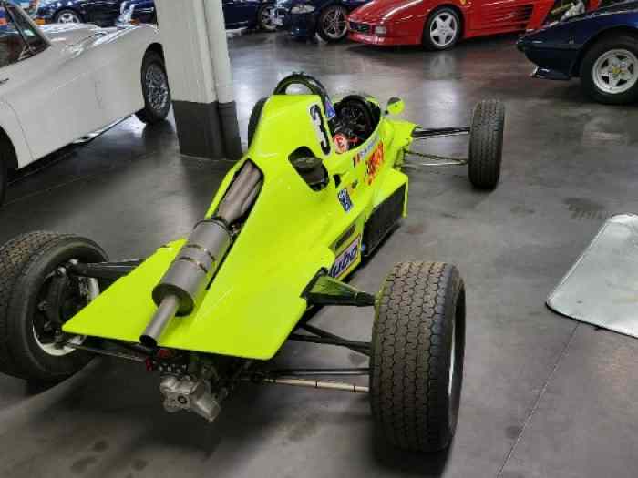 A VENDRE CHASSIS ROULANT FORMULE FORD Van Diemen RF85 3