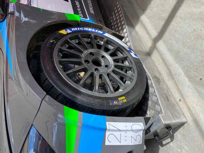 MICHELIN 20/65-18 - R11 - 36km de chro...