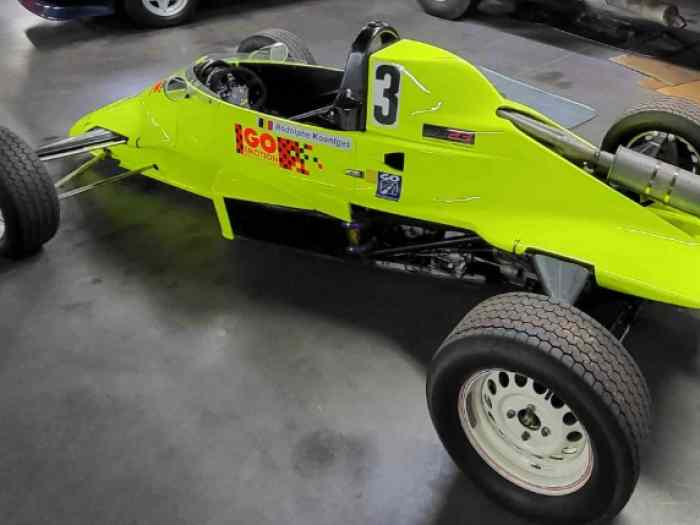 A VENDRE CHASSIS ROULANT FORMULE FORD Van Diemen RF85 1