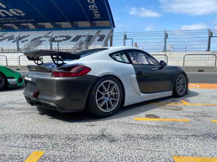 2016 Porsche Cayman GT4 | Manthey Racing 5