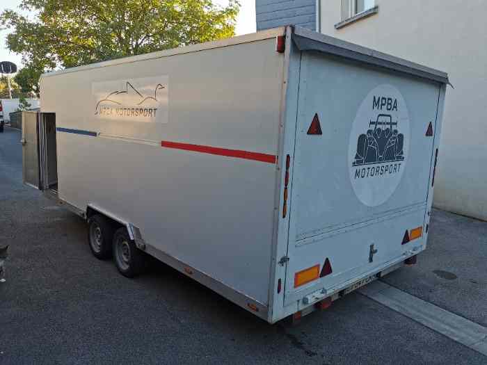 Remorque porte voiture fermée 1