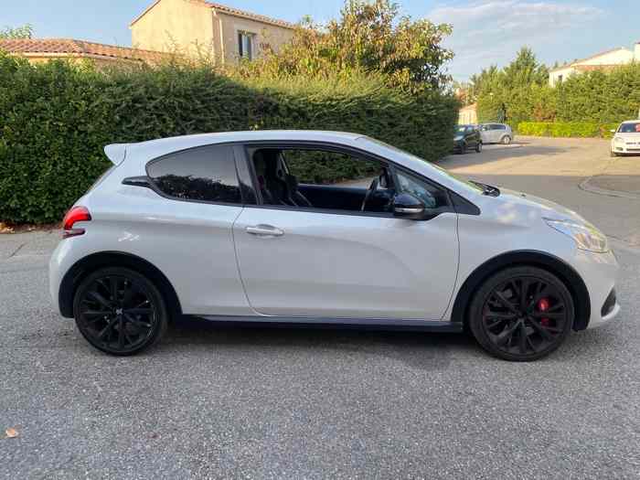 208 gti by Peugeot sport accidenté 2