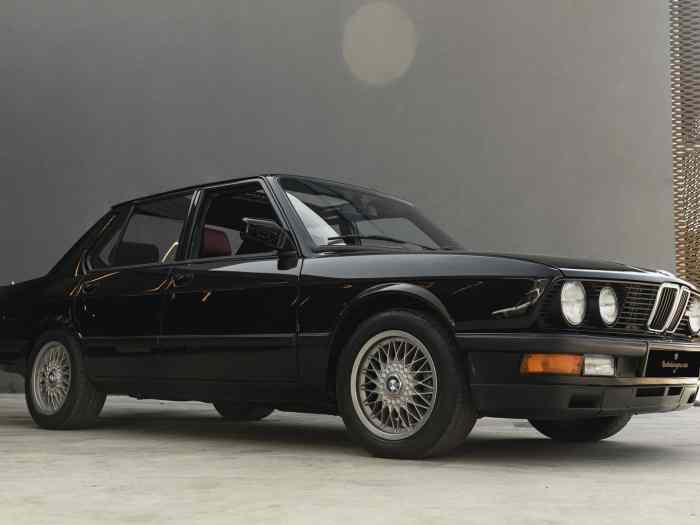BMW M5 (E28) 1988 1