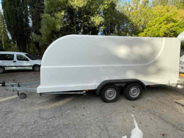 Remorque porte voiture fermée coque polyester 3