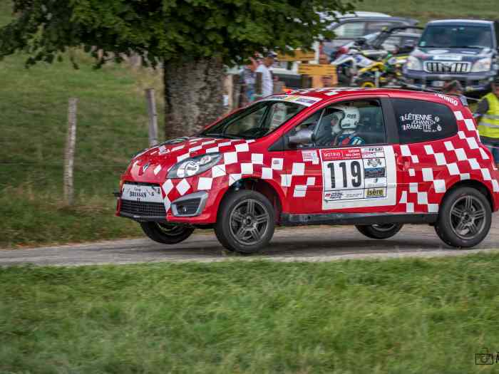Twingo R1 - pièces et voitures de course à vendre, de rallye et de circuit.