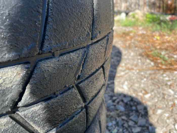 BRADE !!!!!!! LOT 4 PNEUS INTERMEDIAIRES HANKOOK VENTUS Z213 190/625R17 1