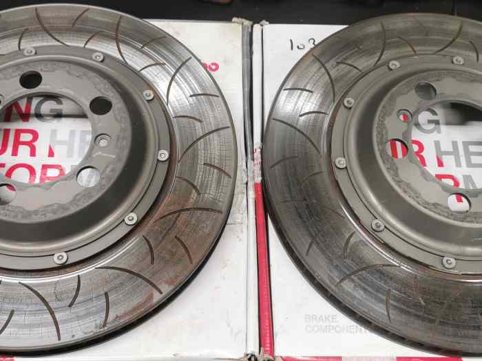 Disques De Frein Avant Brembo - Jeu De 2 Avec Revêtement Anti-corrosion UV - Pour Plusieurs Modèles - Référence 09.B343.41 - 10