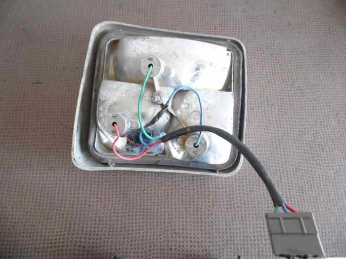 FEU ARRIERE DROIT CIBIE 8076C PEUGEOT 304 COUPE & CABRIOLET 3