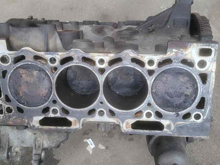 Moteur TU5JP4 démonté