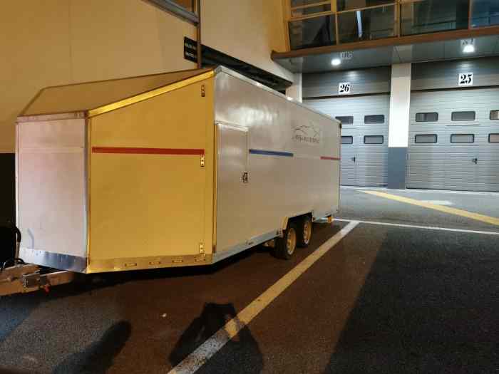Remorque porte voiture fermée 0