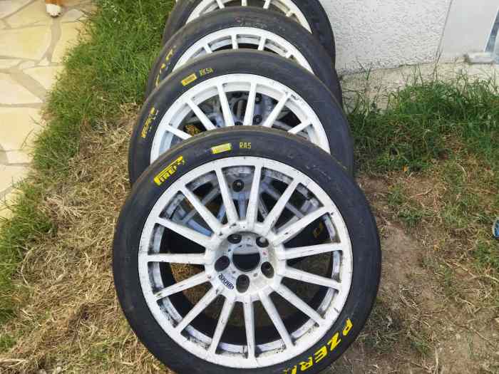 Lot pneu Pirelli neuf / occasion 0