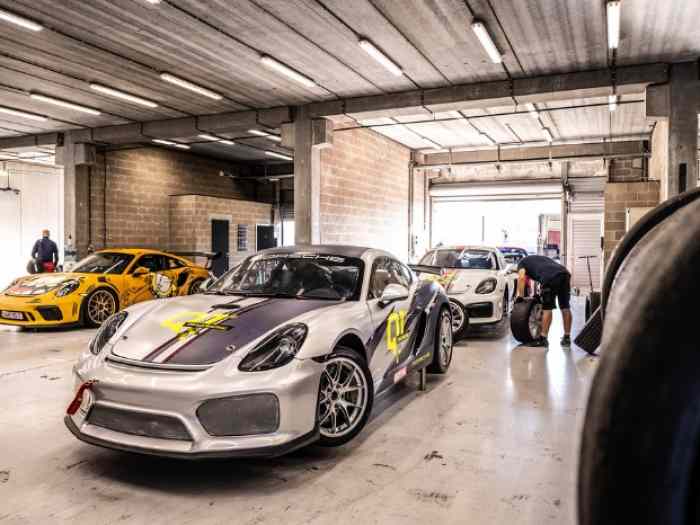 2016 Porsche Cayman GT4 | Manthey Racing 1
