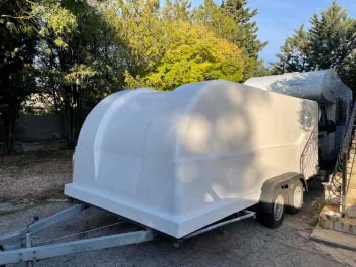 Remorque porte voiture fermée coque polyester 0