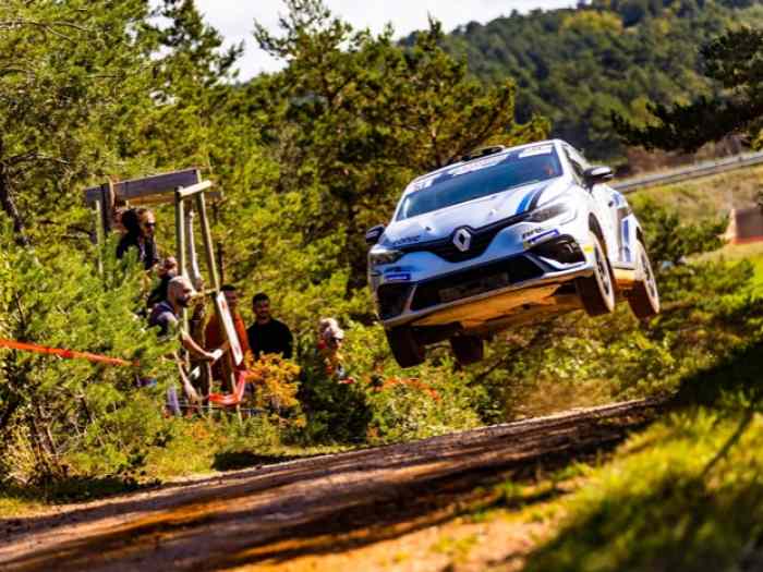 Renault clio trophy 2023 2