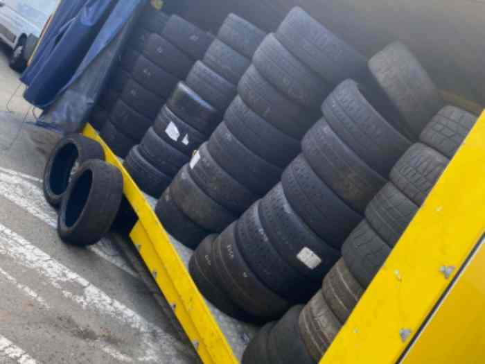 Lot pneu Pirelli 18