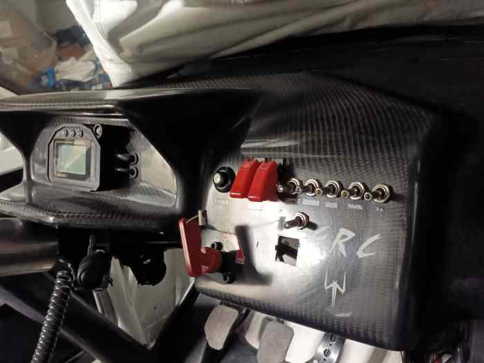 Casquette de compteur carbone Peugeot 205 1