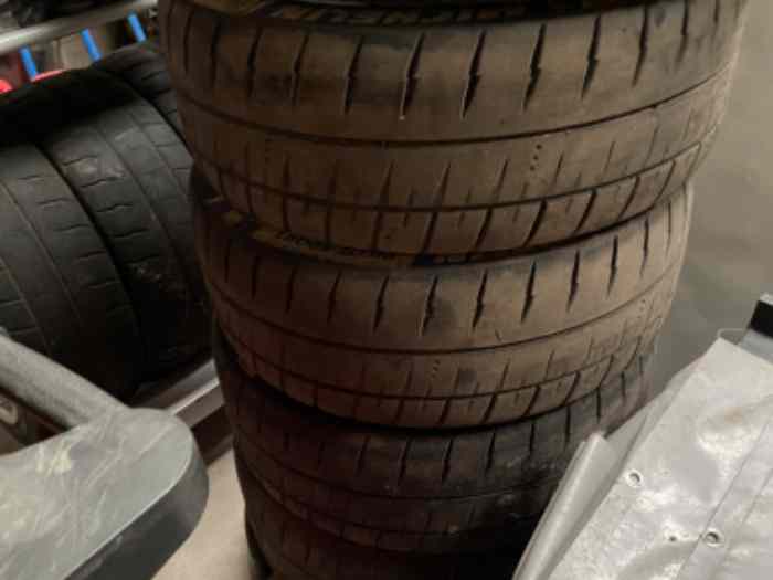 Lot pneus Michelin 18 2