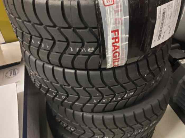 Pneu Pirelli RW1 15 0