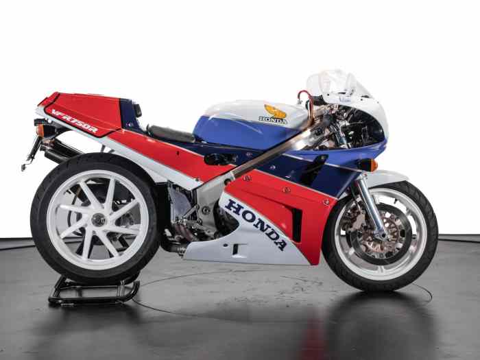 HONDA RC 30 1989 1