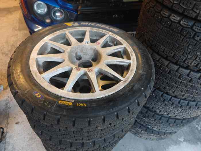 Pneu Michelin NA01 Neige Cloutés et Thermogomme 16/61-16 1