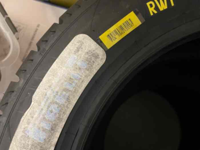 Pneu Pirelli RW1 15 1