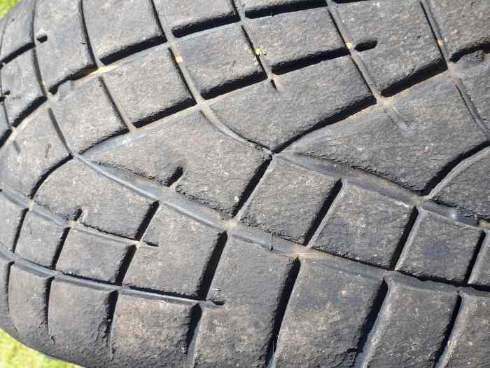 4 pneus toyo R1r 195/50/15 3