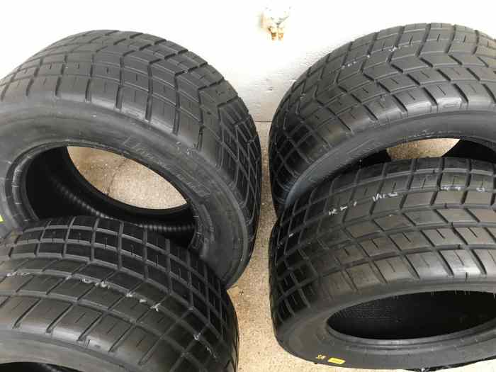 4 pneus Pluie 13 pouces PIRELLI neufs ...