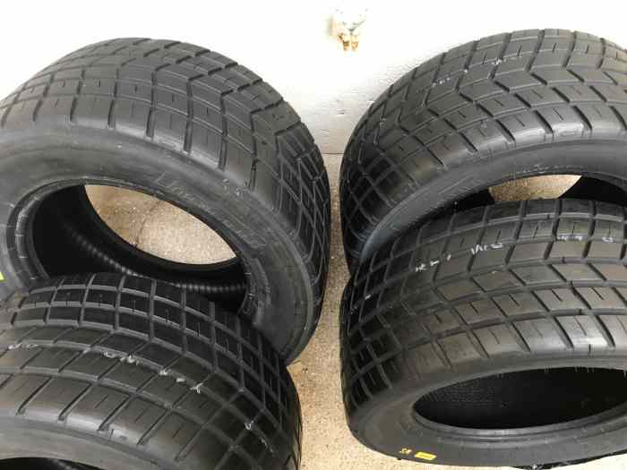 4 Pluie 13 pouces PIRELLI neufs à 90%