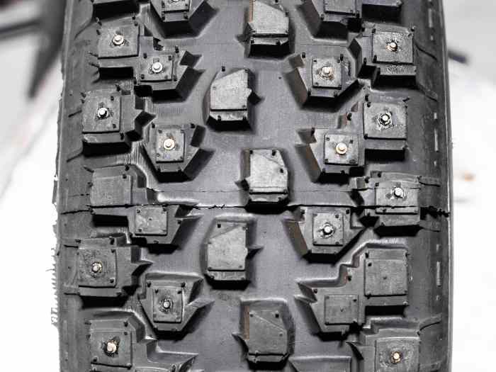 185/65 R15 - x2 pneus clouté neuf 0