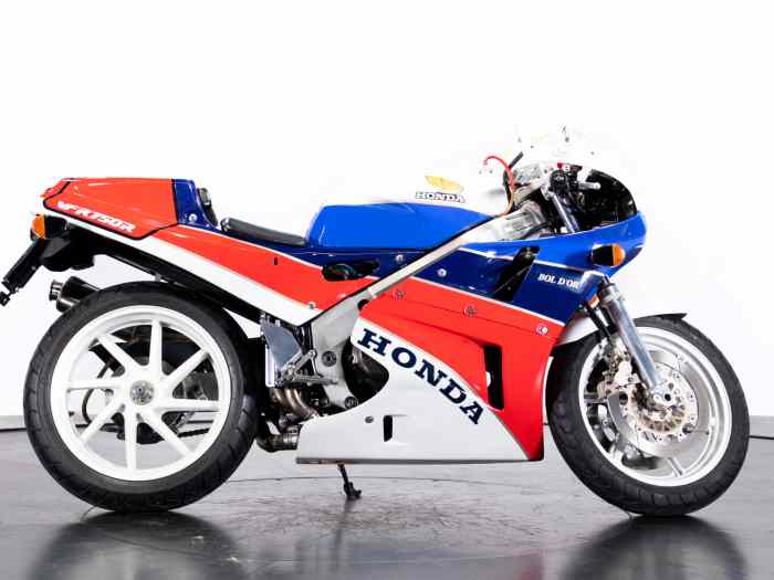 HONDA RC 30 1988 1