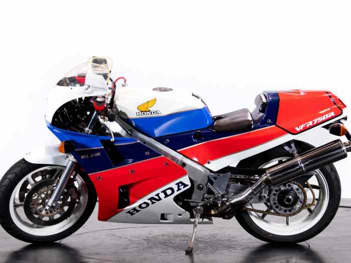 HONDA RC 30 1988 0