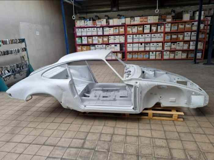 Caisse porsche 911 T de 1969 avec carte grise 4