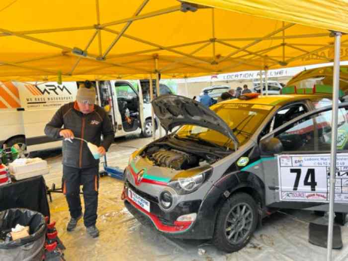 Loue Clio Rally 5 et Twingo R1 Max Evo boite séquentielle 3
