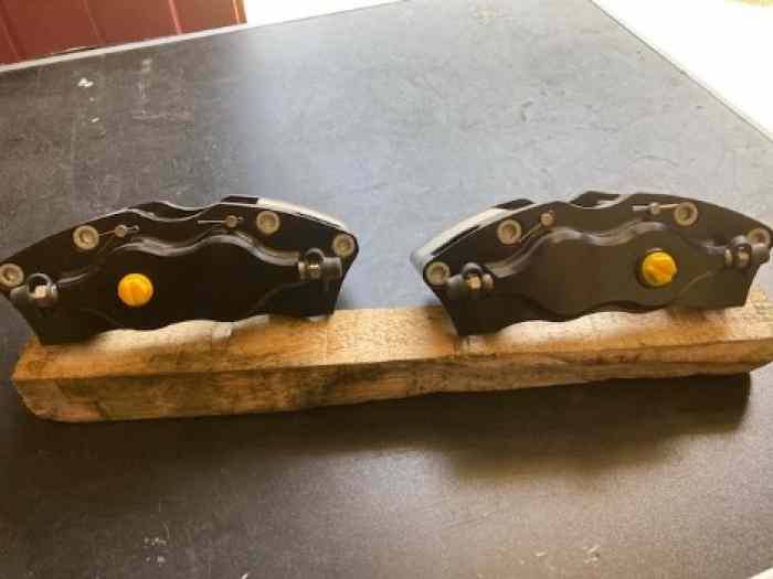 2 ETRIERS 4 PISTONS COMPBRAKE NEUFS 1