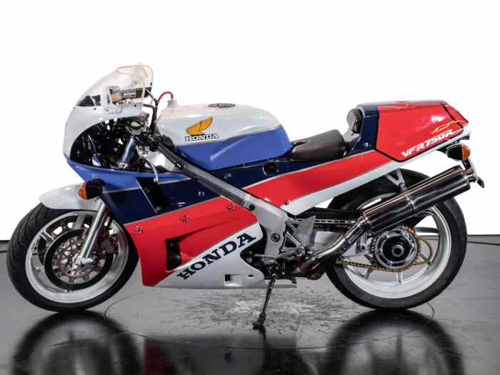 HONDA RC 30 1989