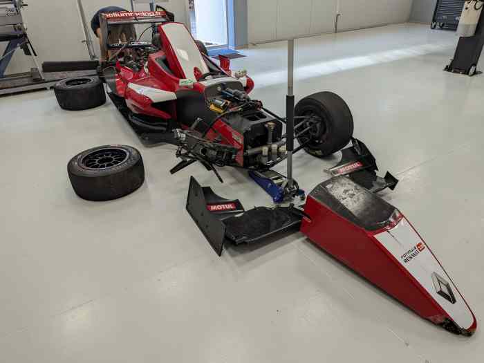 Formule Renault 2.0 evo 2008 impact cote droit – photo 2 sur 4