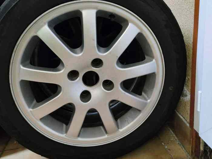 Jantes Ouragan 206 en 16 pouces + pneus toyo R888R 0