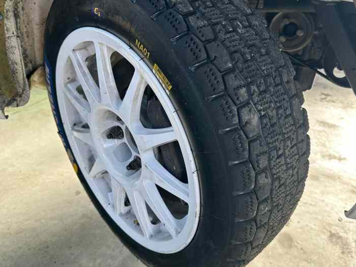 11 pneus thermo Michelin 208 R2 1