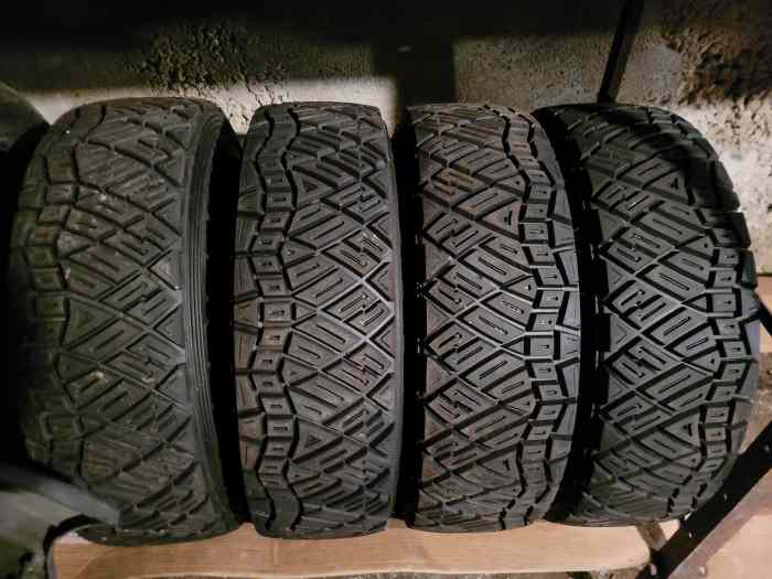 A vendre 4 pneus terre Cooper neuf 160/605 R15 (185/60 R15) Twingo R1, D3, D4 Valeur neuf unitaire163 HT 195,60 TTC Vendu 600 € les 4 0