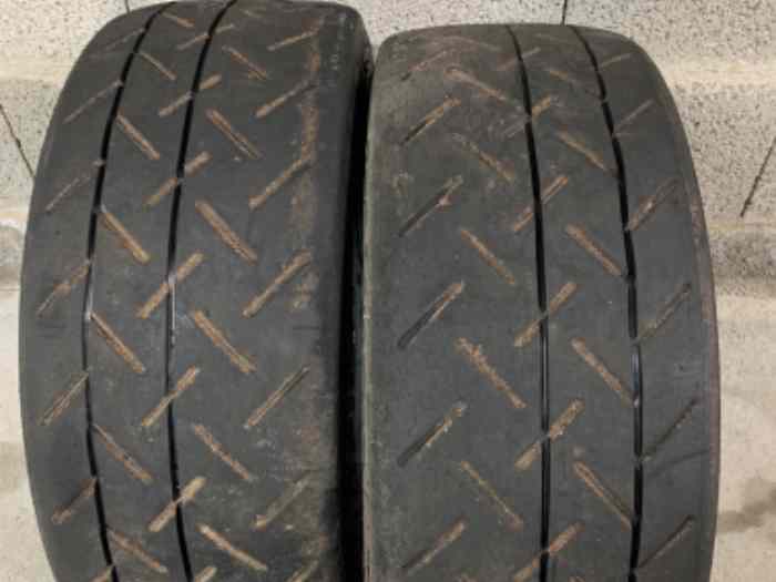 Pneus Goodrich et Michelin 20/65/18 pièces et voitures de course à