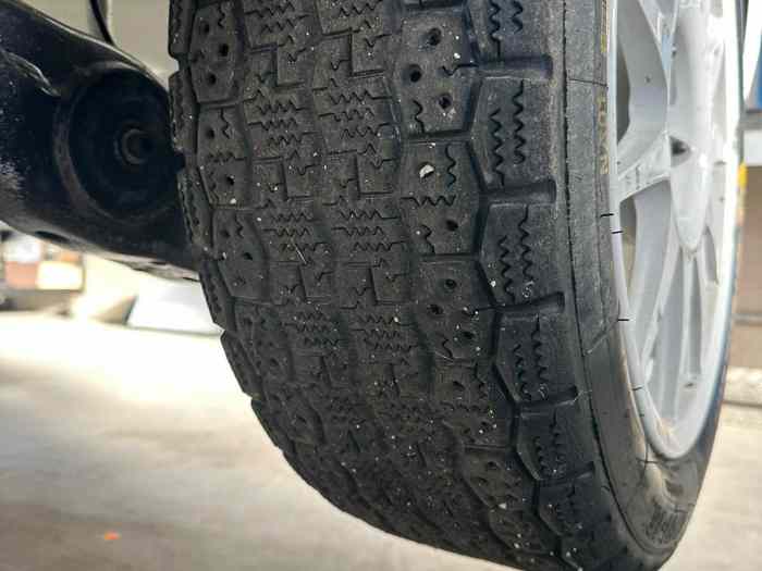 11 pneus thermo Michelin 208 R2 3
