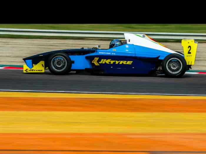 8 FORMULA MYGALE BMW FB02 Lrm 0