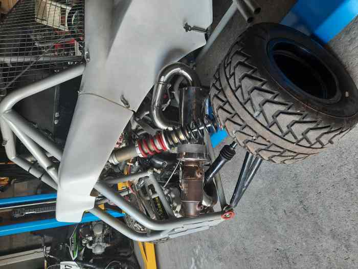 Vend pièces kartcross camotos ( échappement akrapovic titane avec cartouche atomic et catalyseur, faisceau complet , boîtier yec , pièces moteur)