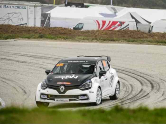 Renault Clio 4 maxi f2000 1