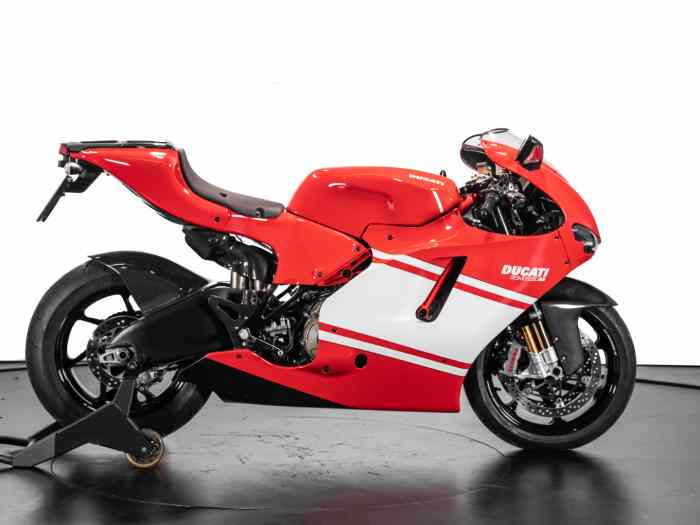 DUCATI DESMOSEDICI RR N° 595/1500 2008 1