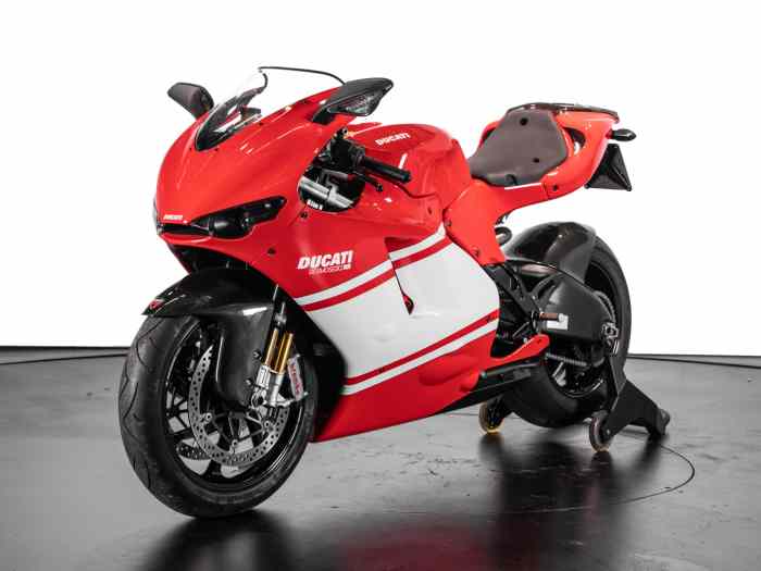 DUCATI DESMOSEDICI RR N° 595/1500 2008 4