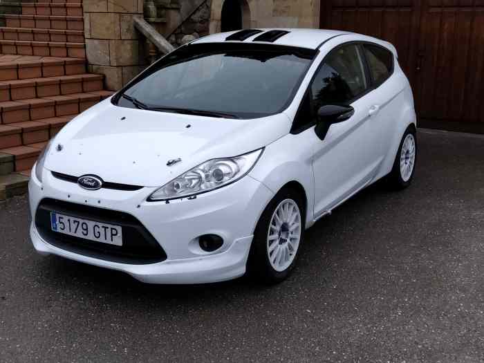 A vendre ou à échanger Ford fiesta r2 0