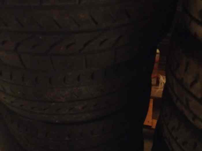 Pneus MRF et DMACK 3