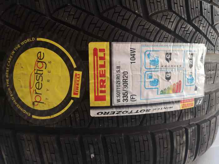 Pneus Pirelli 335 30 20 neufs