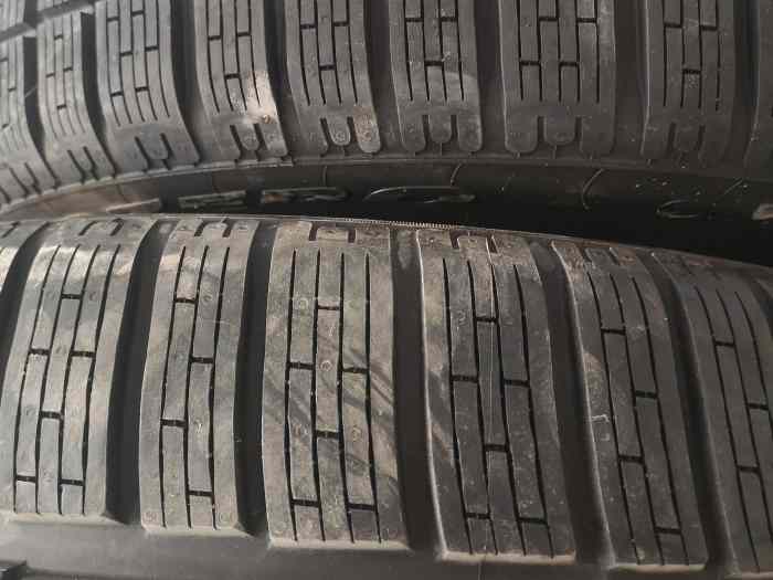 Pneus Pirelli 335 30 20 neufs 1